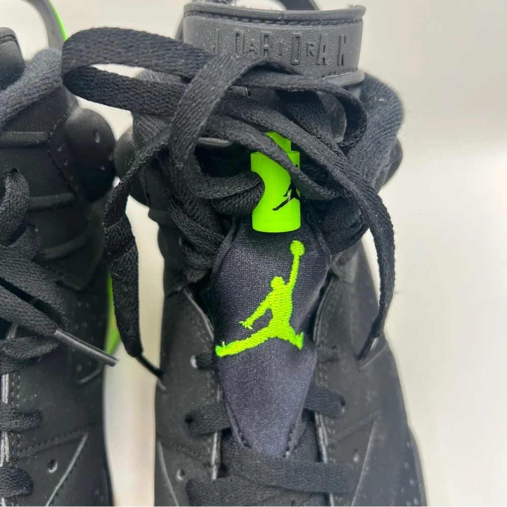 Air Jordan 6 Retro Sneaker - Picture 4 of 8